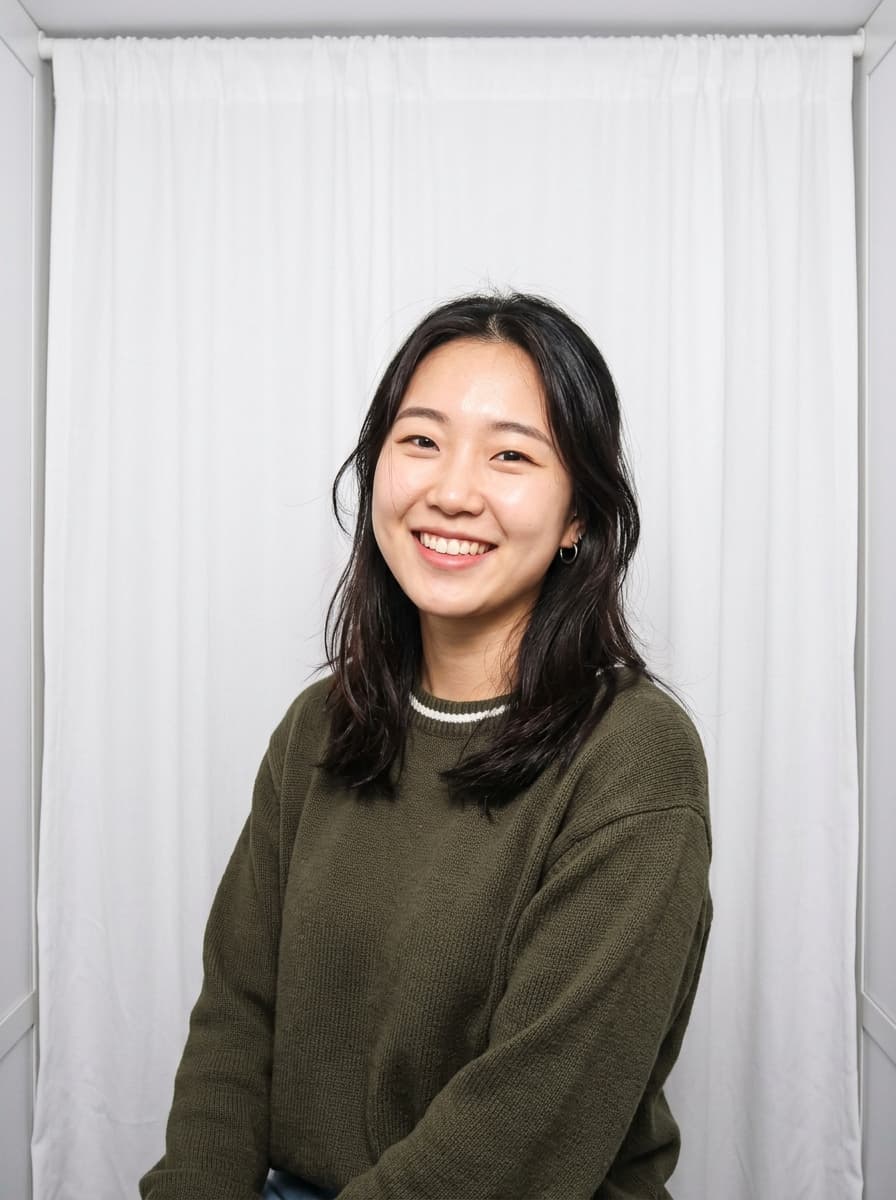 원본 사진 — 평범한 스튜디오 배경