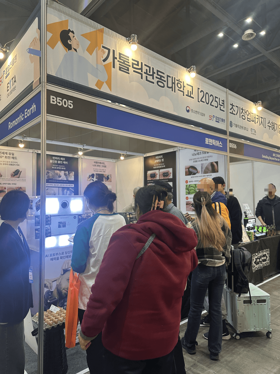 맞춤 AI 테마 행사 · 기기 사진